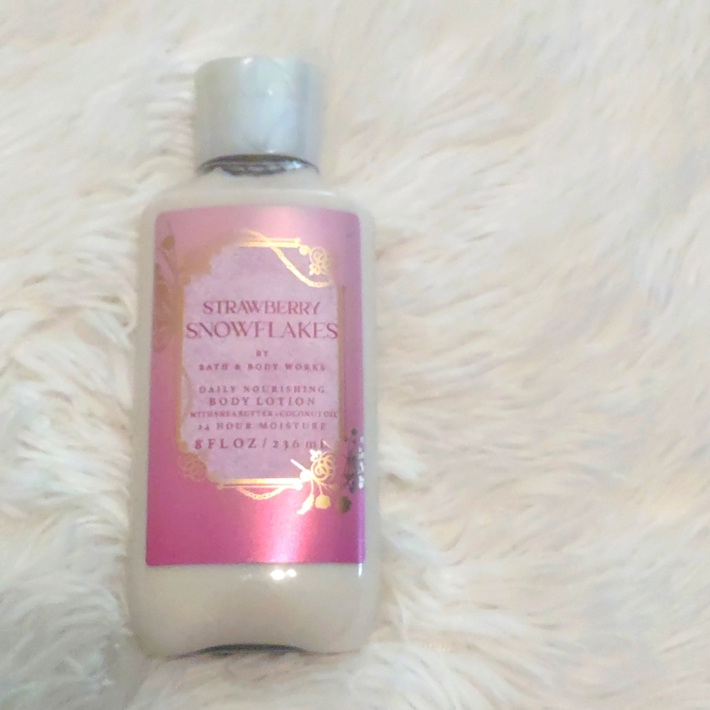 Bath & Body Works Strawberry Snowflakes Lotion